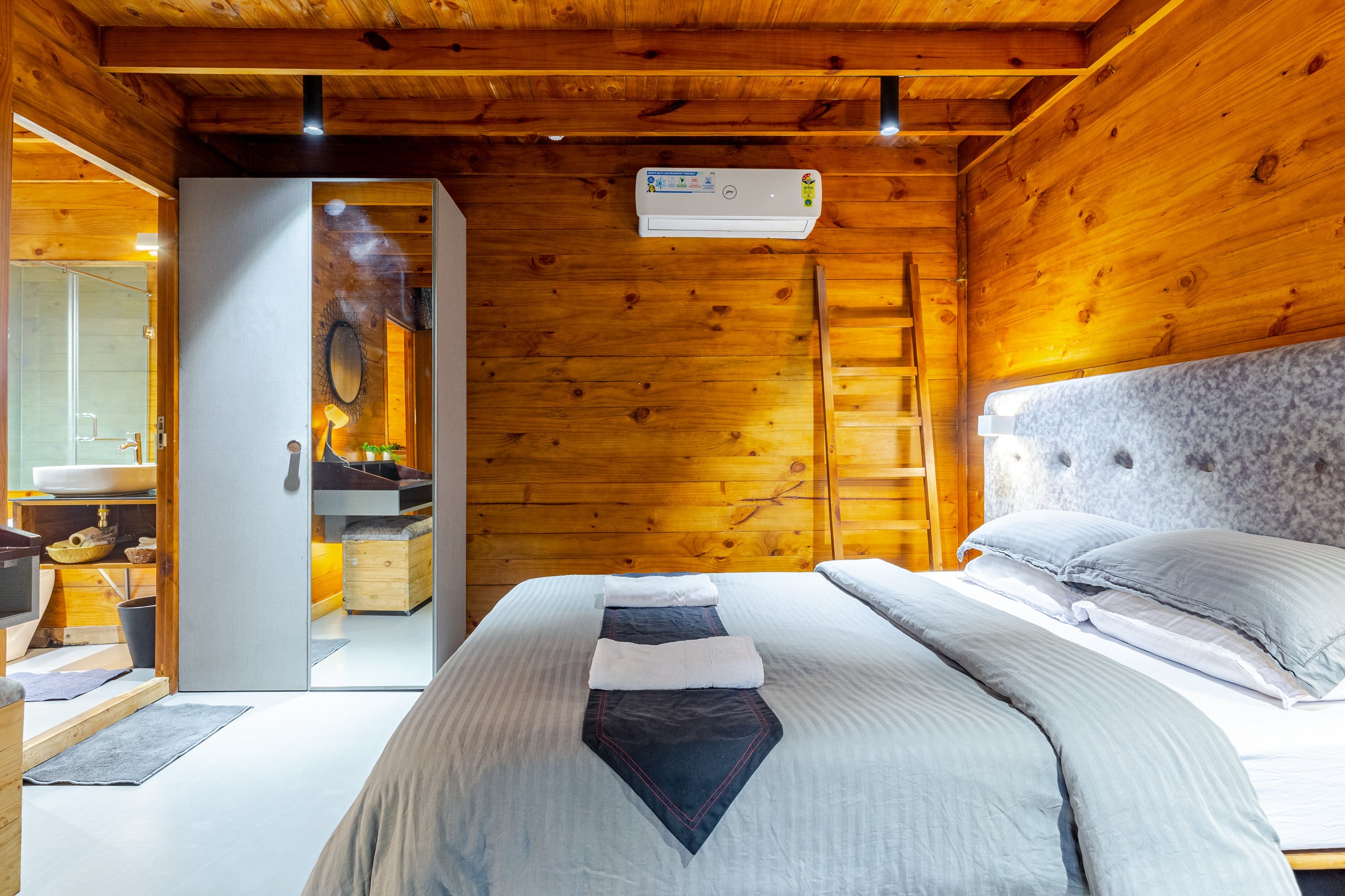 Woodnest GOA with Hydro-Tub 24