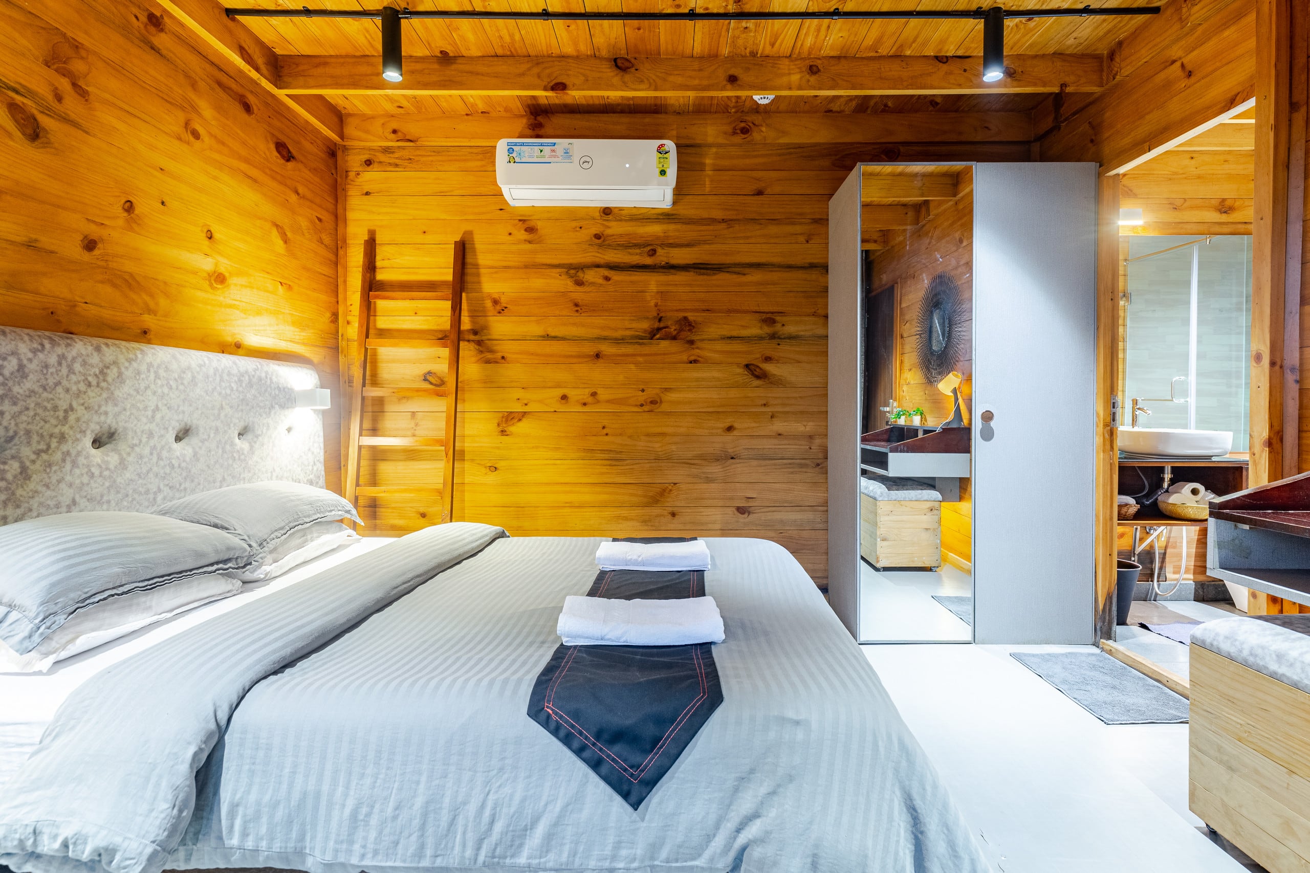 Woodnest GOA with Hydro-Tub 36