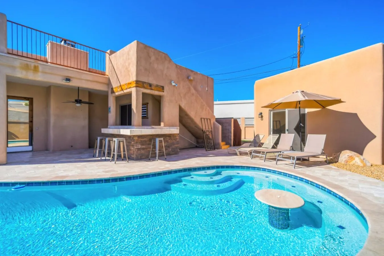 Huntington Palace w/ Casita - Pool, BBQ, Garage