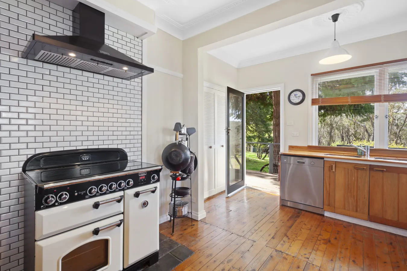 Stunning Private Escarpment House and Property 4