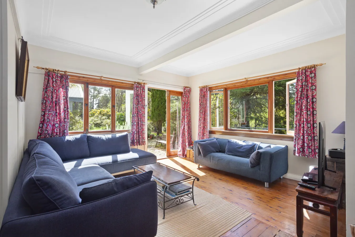 Stunning Private Escarpment House and Property 8