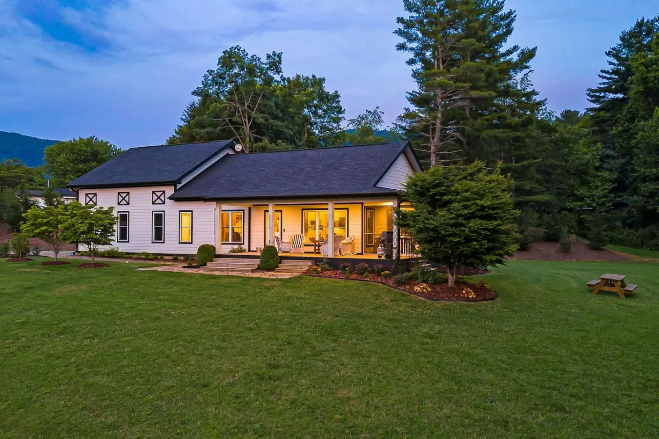 Horse Farm Retreat 2 Homes, Sleeps 8, Mtn Views 10