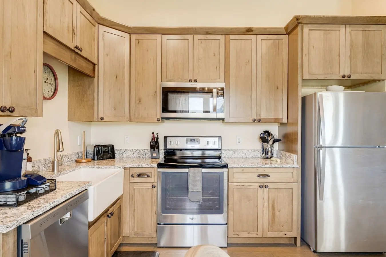 Horse Farm Retreat 2 Homes, Sleeps 8, Mtn Views 12