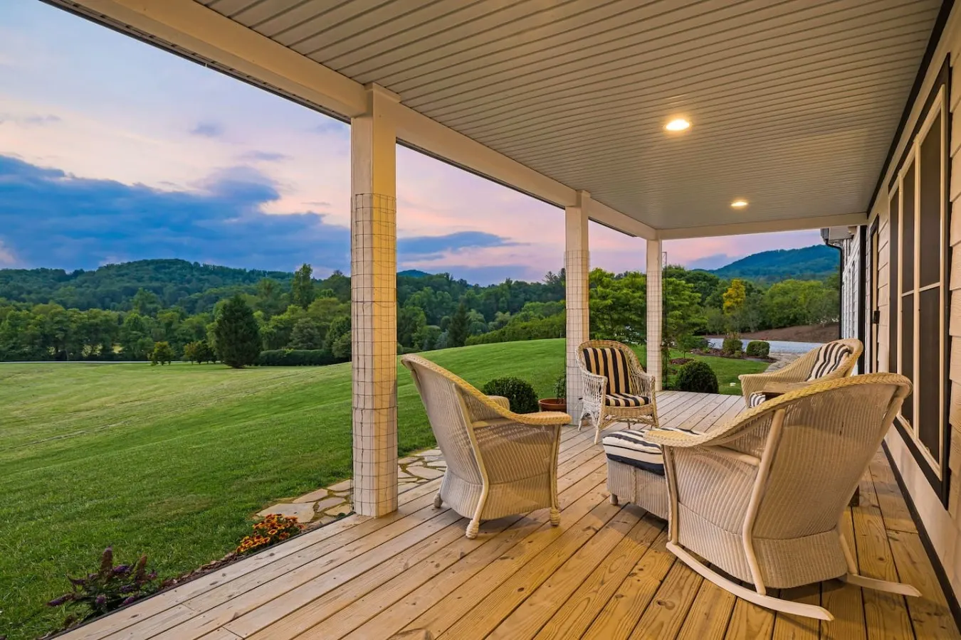 Horse Farm Retreat | 2 Homes, Sleeps 8, Mtn Views — photo 3