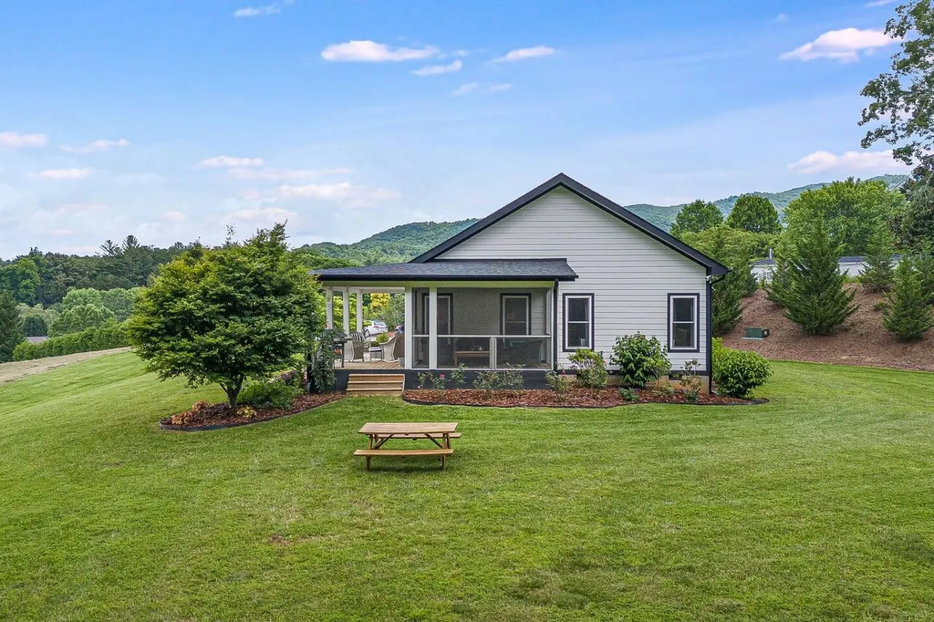 Horse Farm Retreat 2 Homes, Sleeps 8, Mtn Views 7