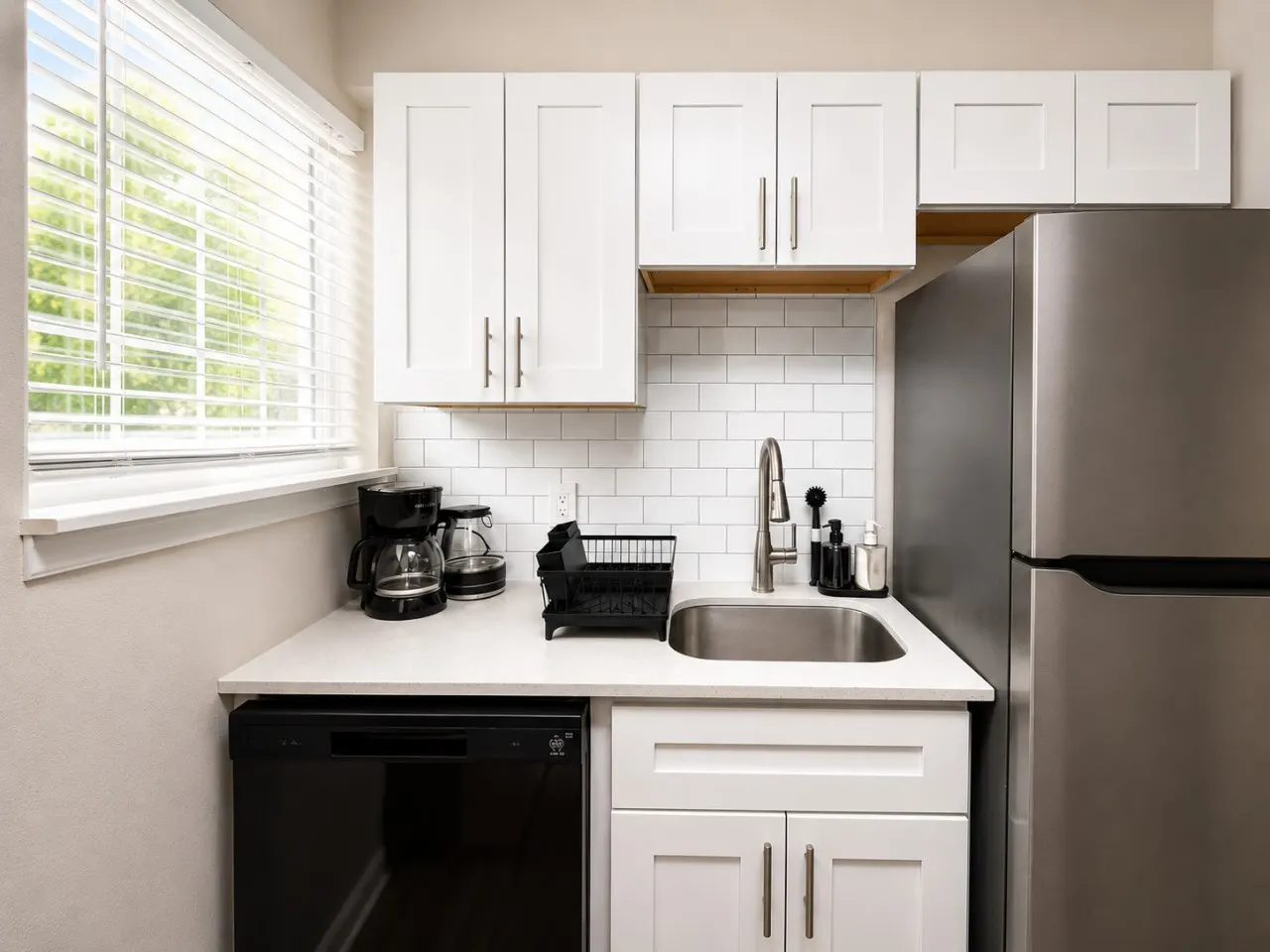 Hoover Haven | Stylish 2BR Escape - Lodging Only — foto 5