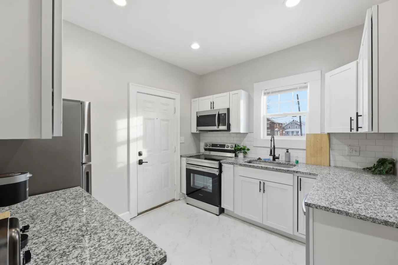 Heart of Columbus In-Unit Laundry Free Parking 2
