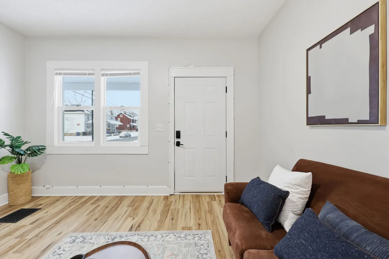 Heart of Columbus In-Unit Laundry Free Parking 10