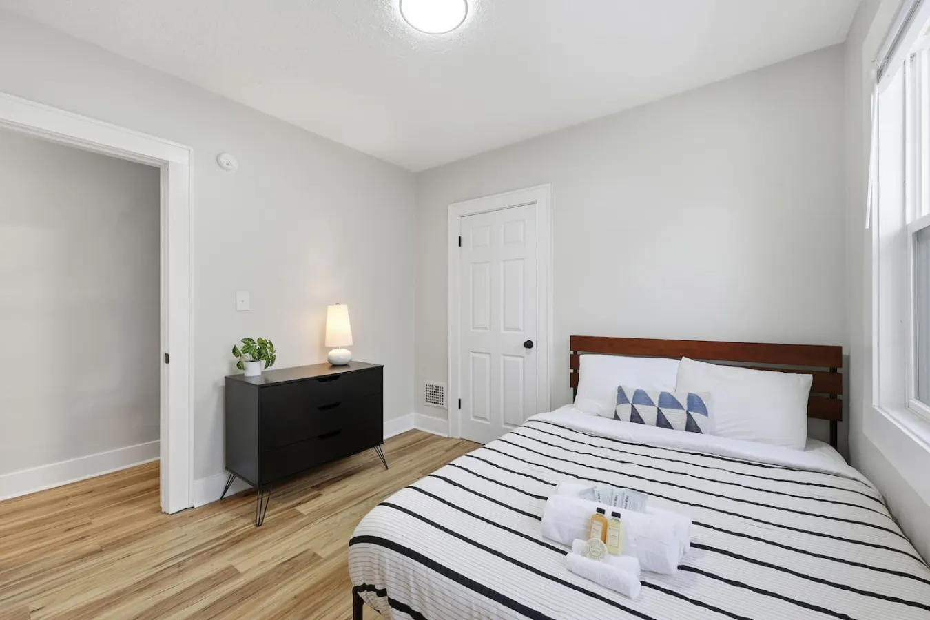 Heart of Columbus In-Unit Laundry Free Parking 13