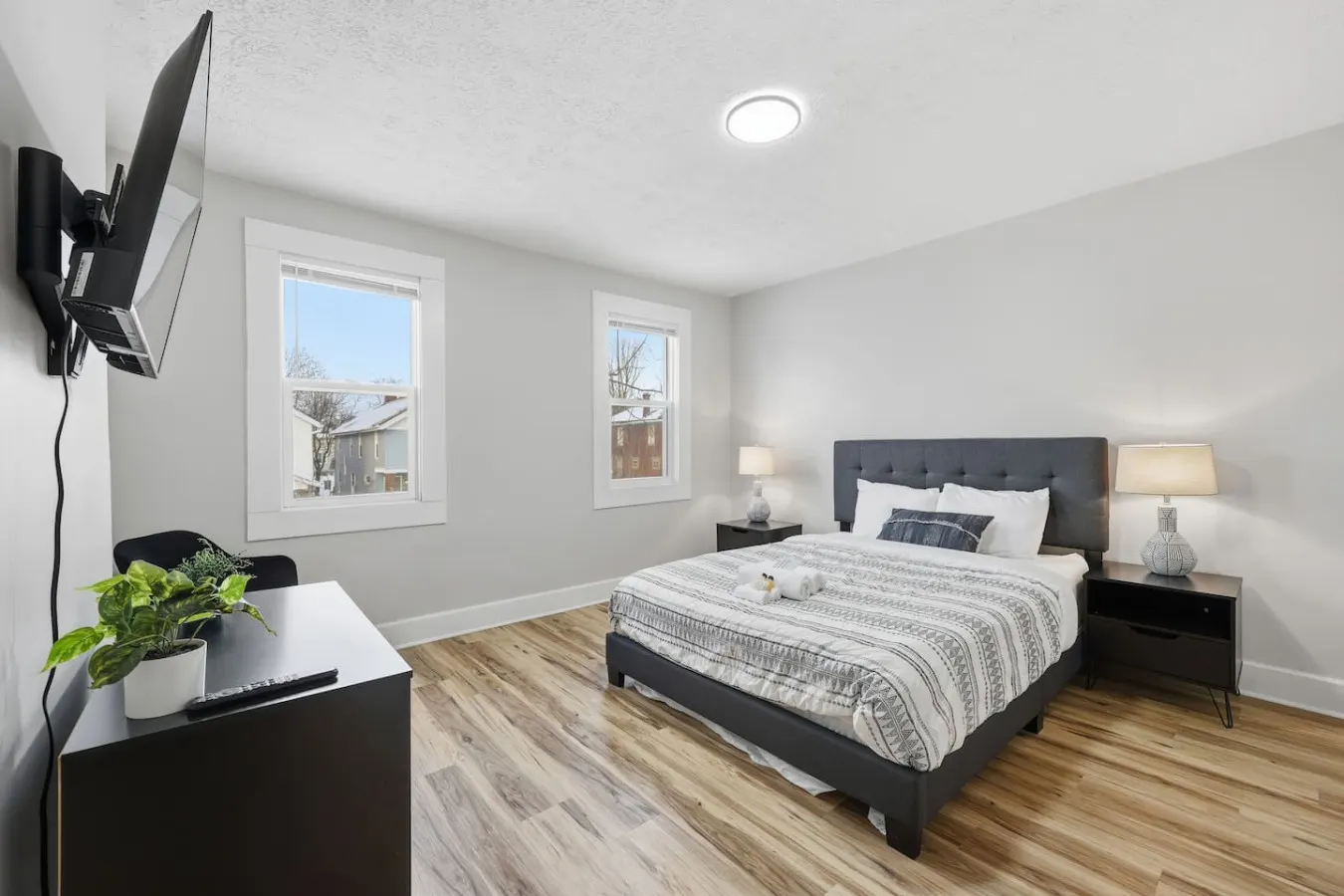 Heart of Columbus In-Unit Laundry Free Parking 3