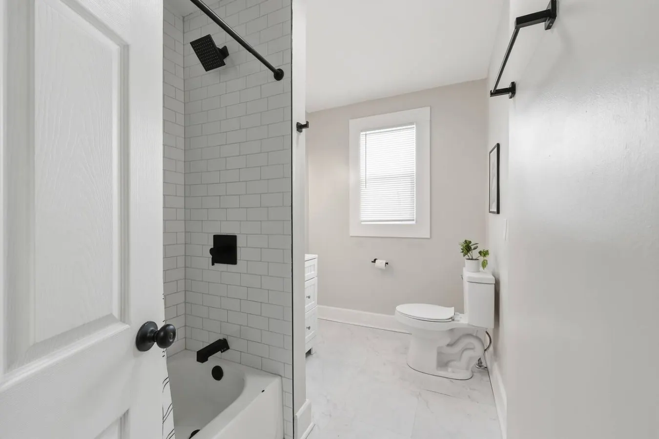 Heart of Columbus In-Unit Laundry Free Parking 4