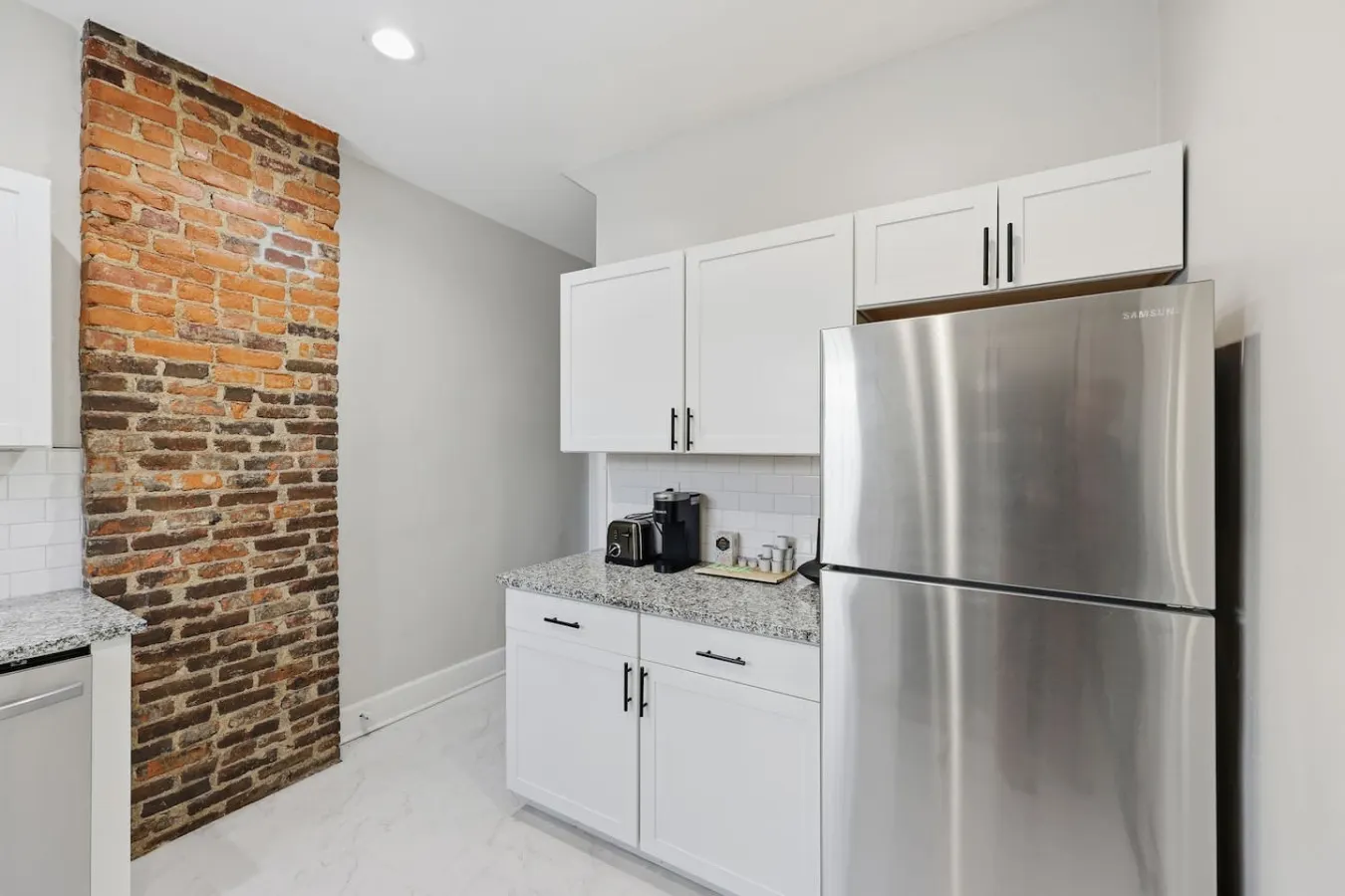 Heart of Columbus In-Unit Laundry Free Parking 8