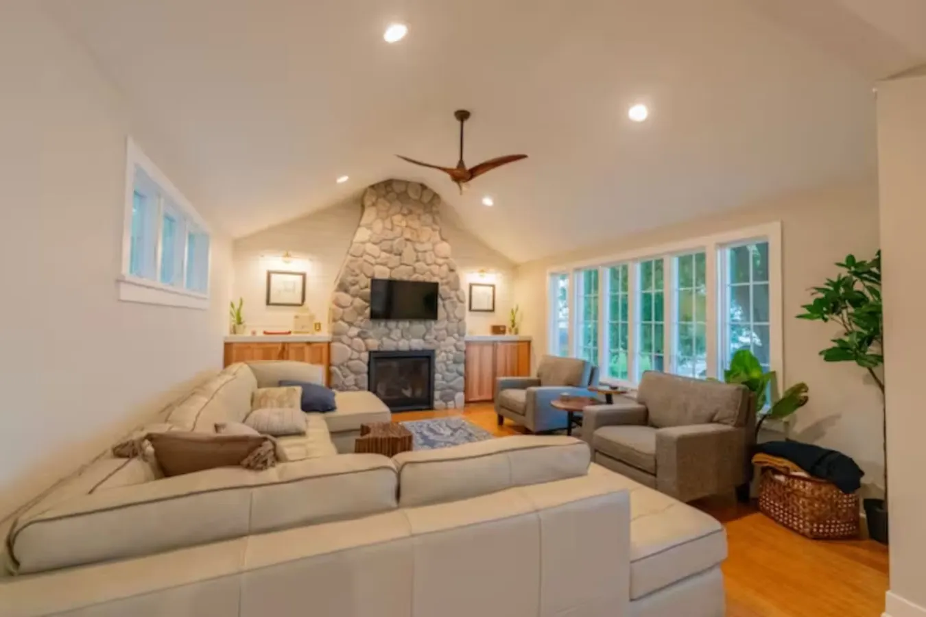 2 Lake Homes- perfect for your family on the lake! 9