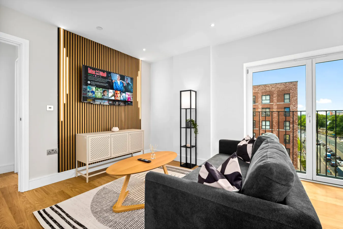 Stylish Apartment * 2 Bed * City Centre * Parking