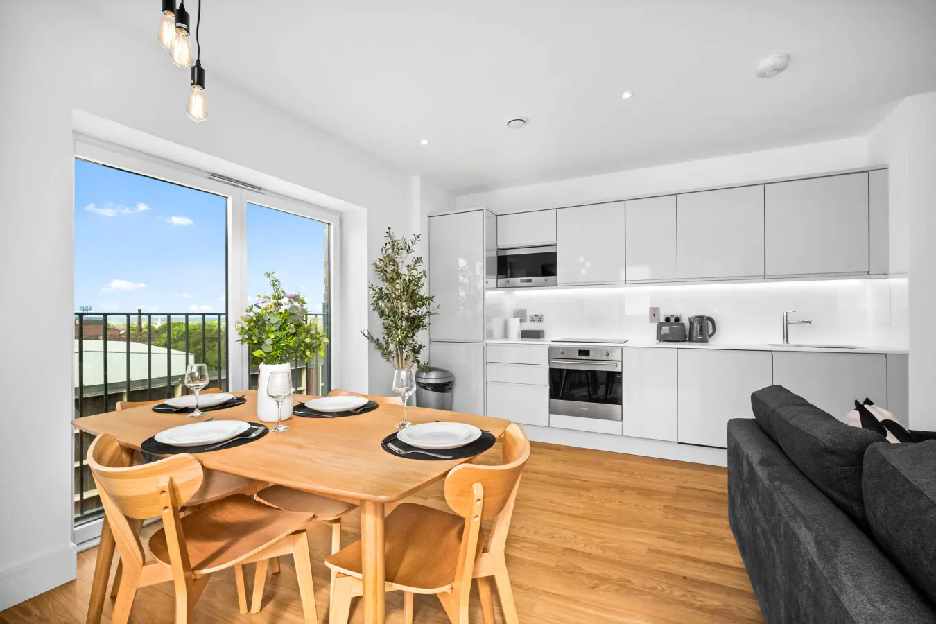 Stylish Apartment * 2 Bed * City Centre * Parking 9