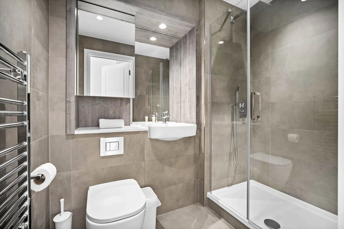 Stylish Apartment * 2 Bed * City Centre * Parking 15