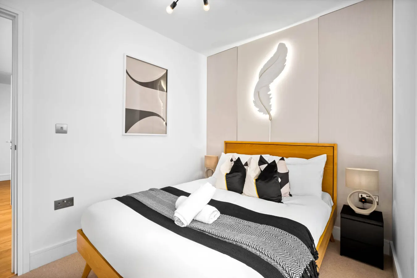 Stylish Apartment * 2 Bed * City Centre * Parking 18