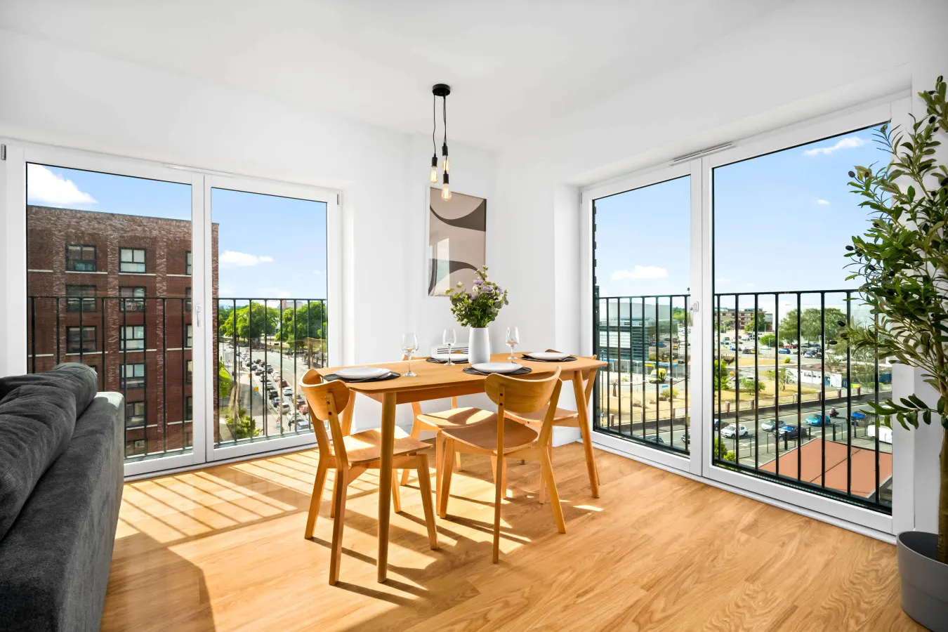 Stylish Apartment * 2 Bed * City Centre * Parking 4