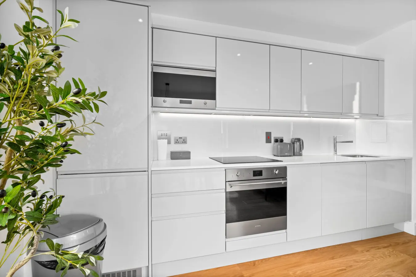 Stylish Apartment * 2 Bed * City Centre * Parking 5