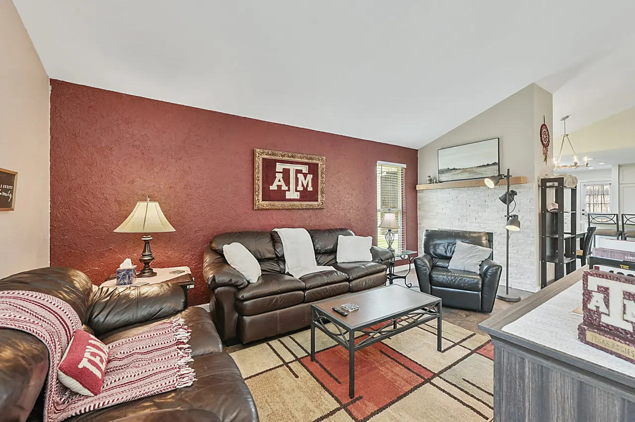 Aggie Fan Cave - Minutes to Kyle Field+BigBackyard 2
