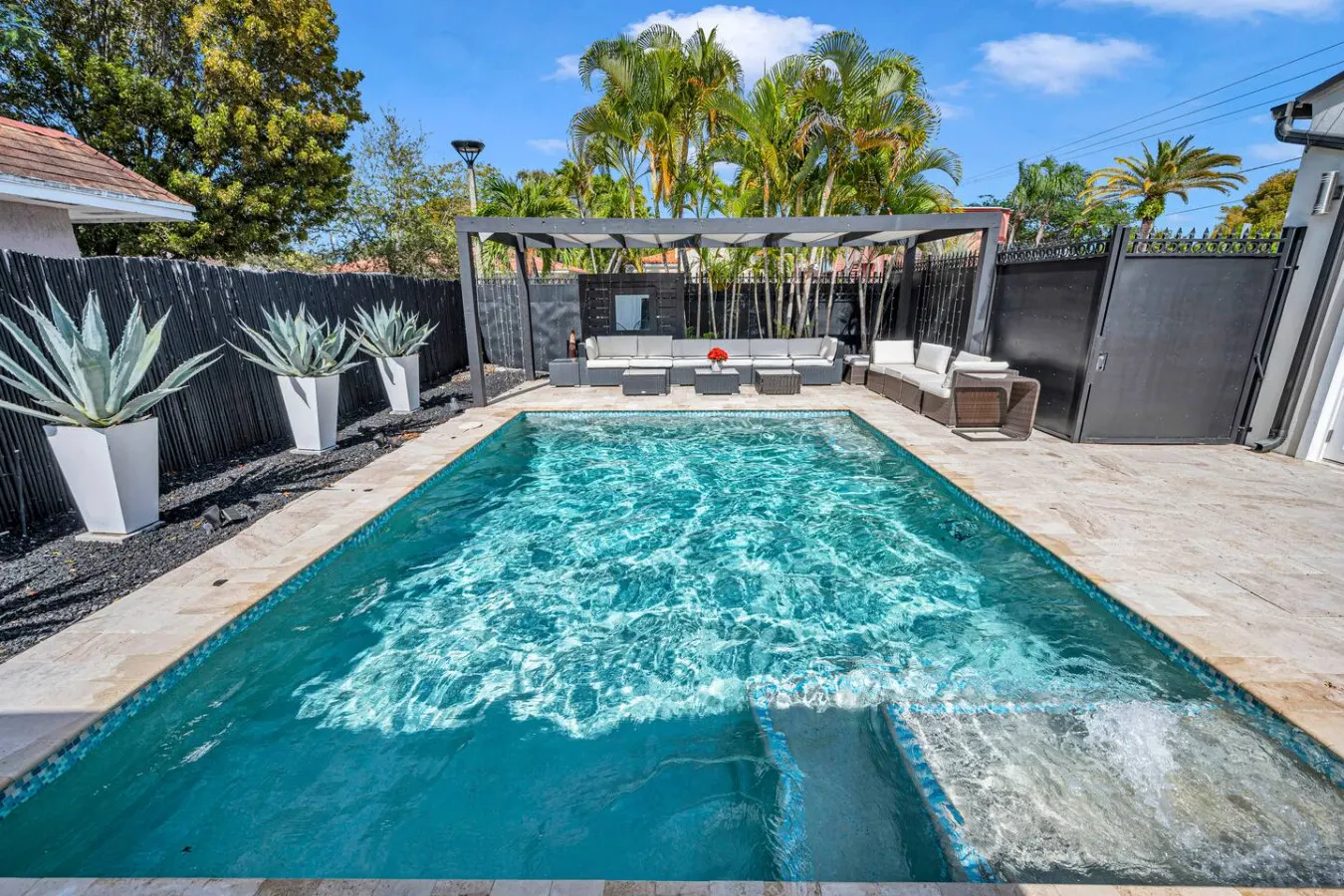 House Azure – Poolside Retreat 1
