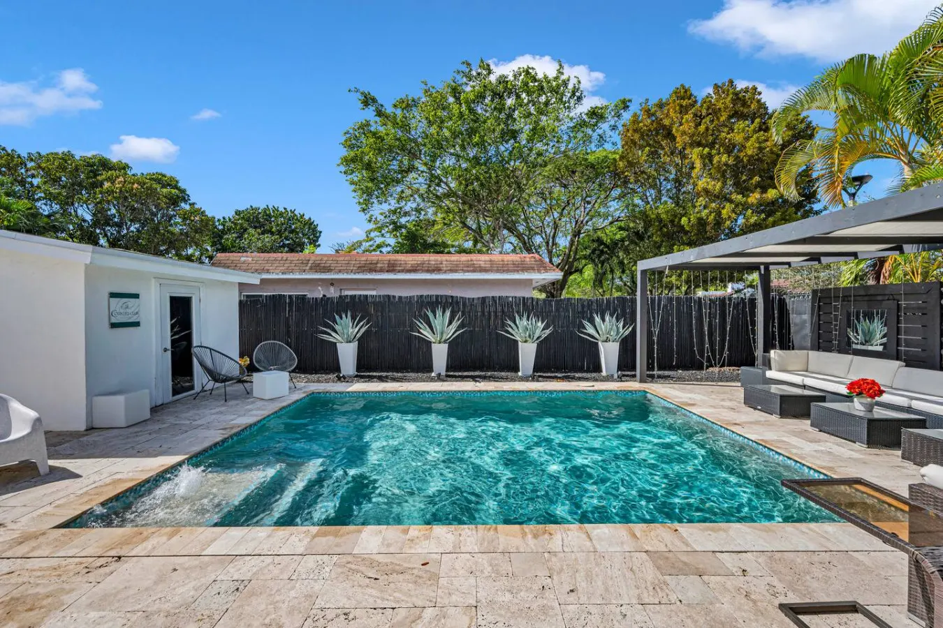 House Azure – Poolside Retreat 9