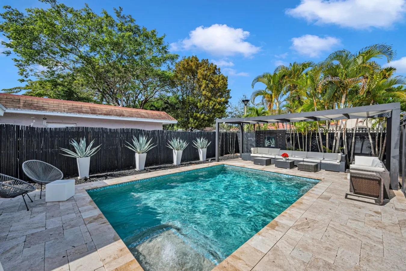 House Azure – Poolside Retreat 10