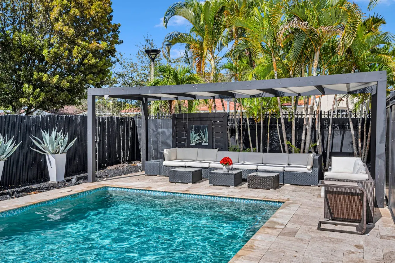House Azure – Poolside Retreat 11