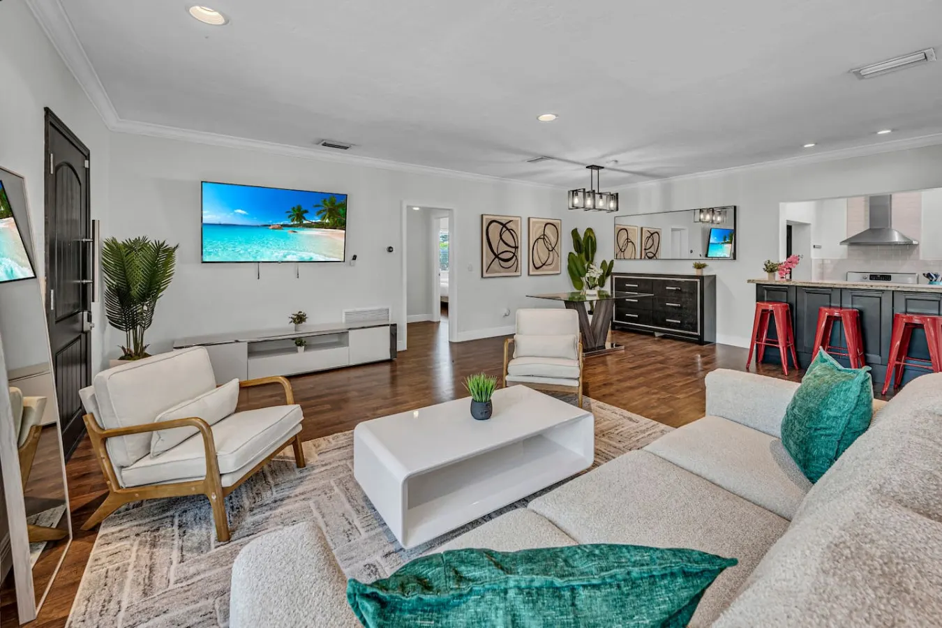 House Azure – Poolside Retreat 16
