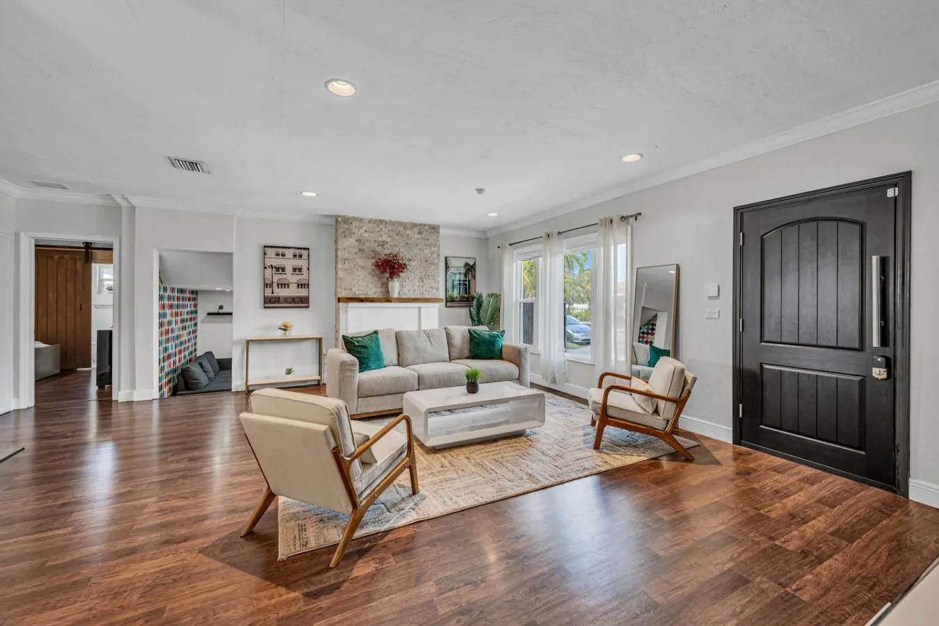 House Azure – Poolside Retreat 19