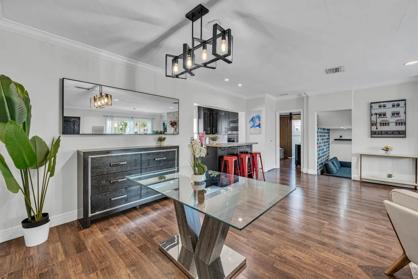 House Azure – Poolside Retreat 20