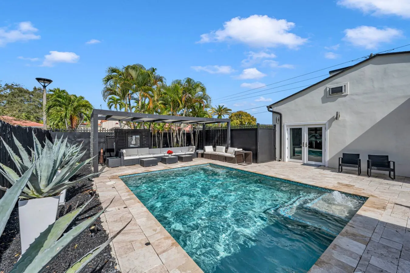 House Azure – Poolside Retreat 5