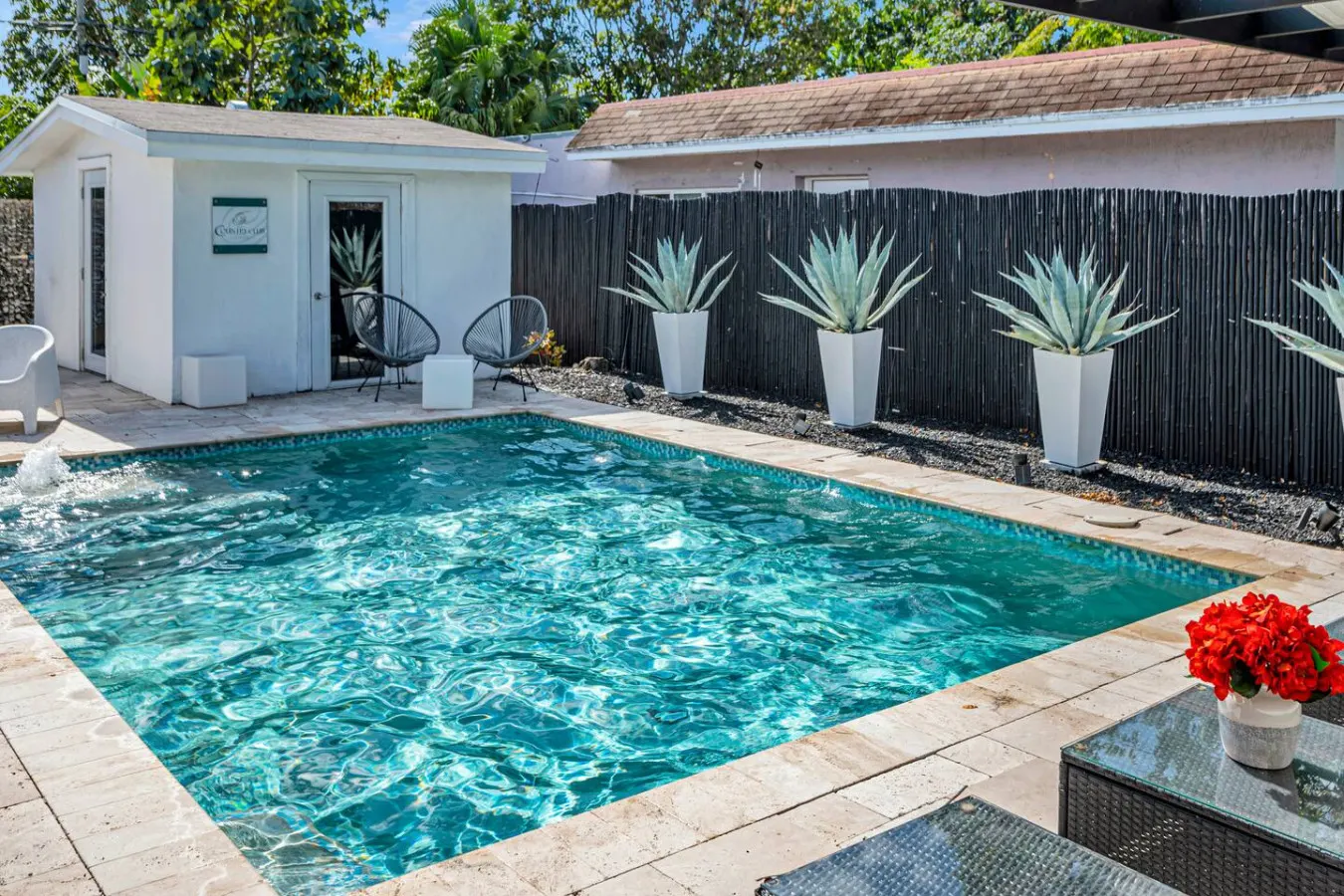 House Azure – Poolside Retreat 6