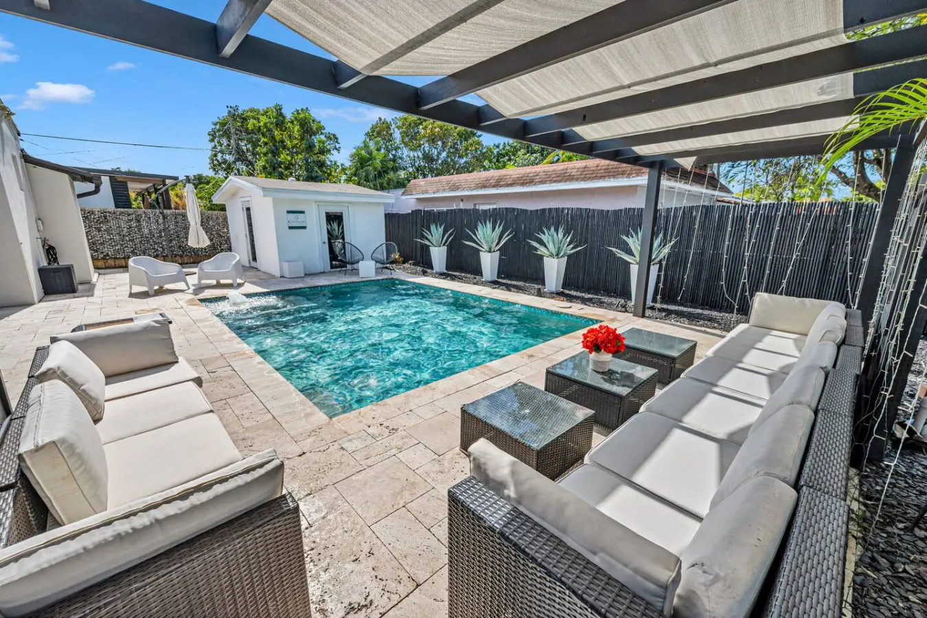 House Azure – Poolside Retreat 7