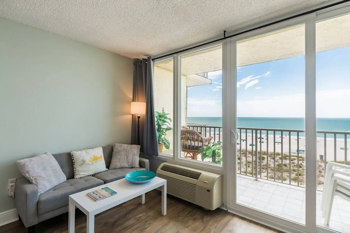 Treasure Island Studio Gulf Views & Pool 10