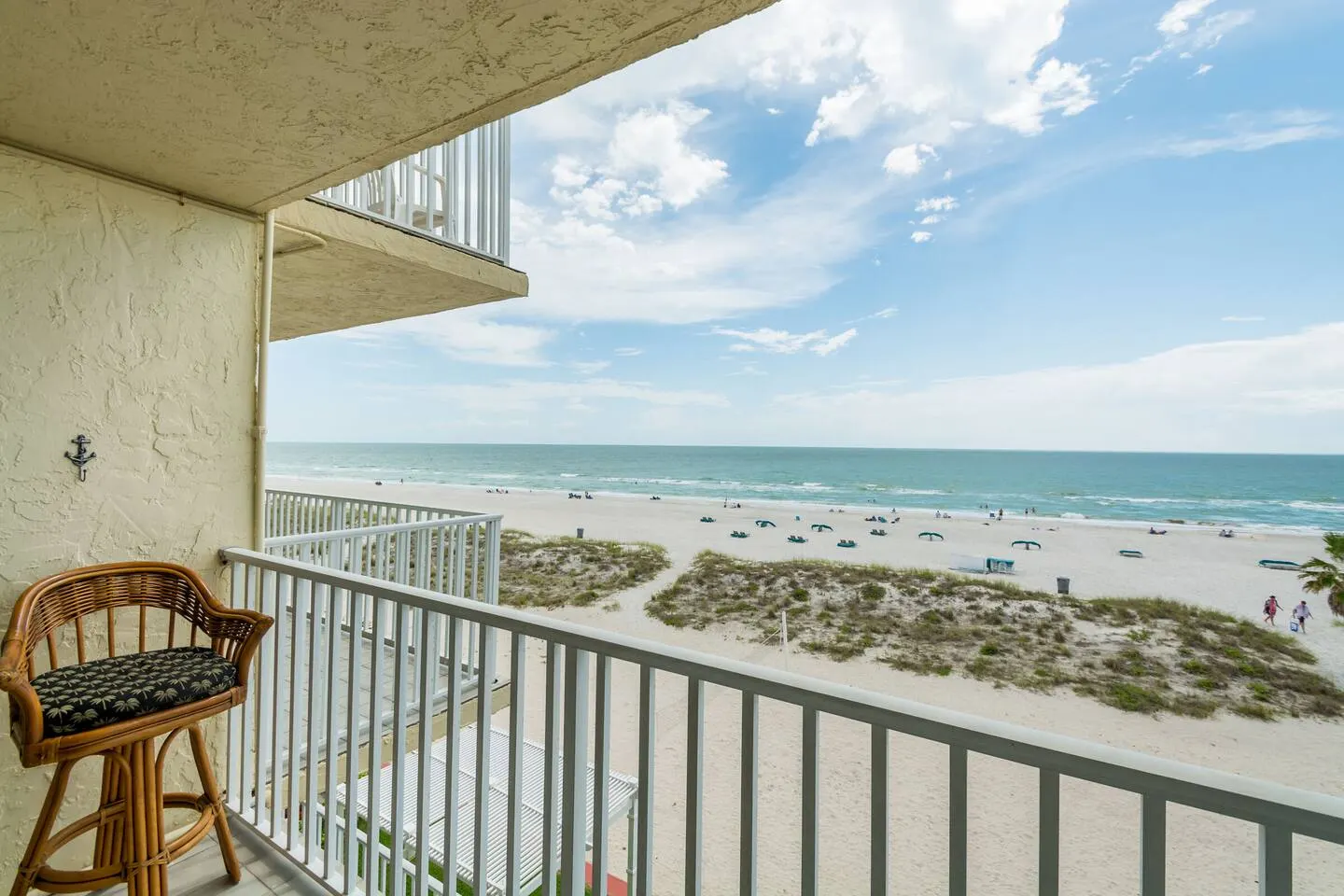 Treasure Island Studio Gulf Views & Pool 11