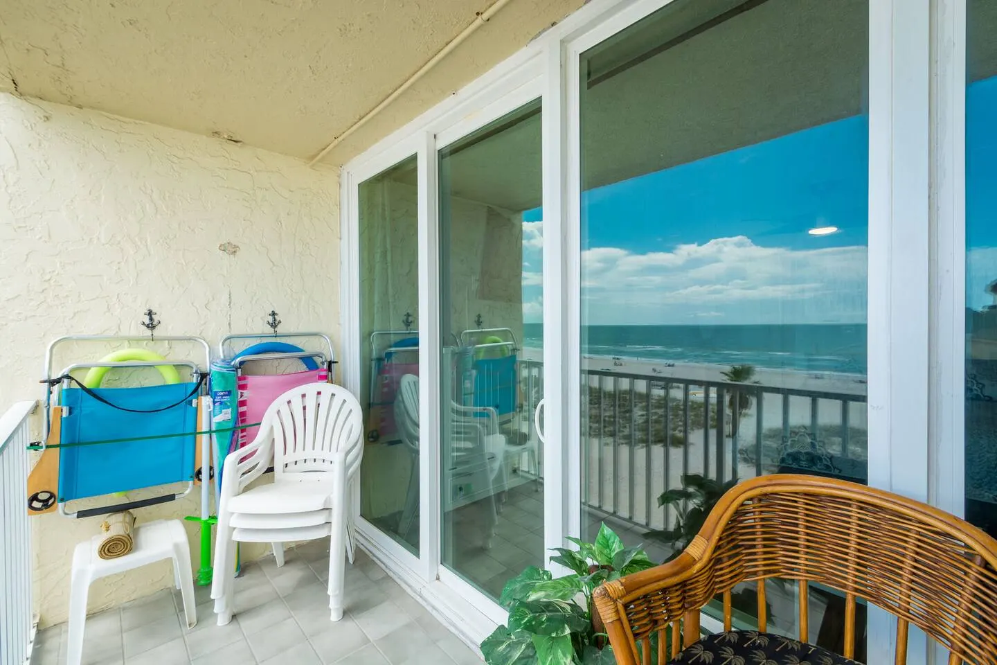 Treasure Island Studio Gulf Views & Pool 13