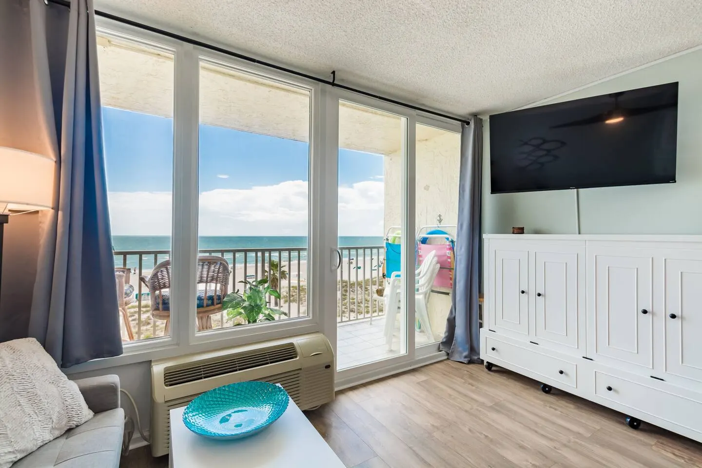 Treasure Island Studio Gulf Views & Pool 3