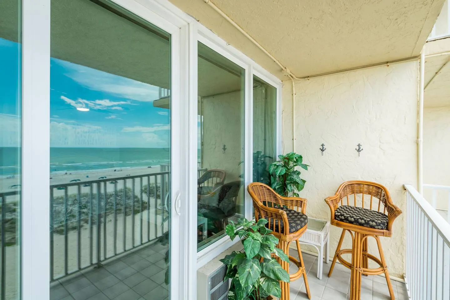 Treasure Island Studio Gulf Views & Pool 8