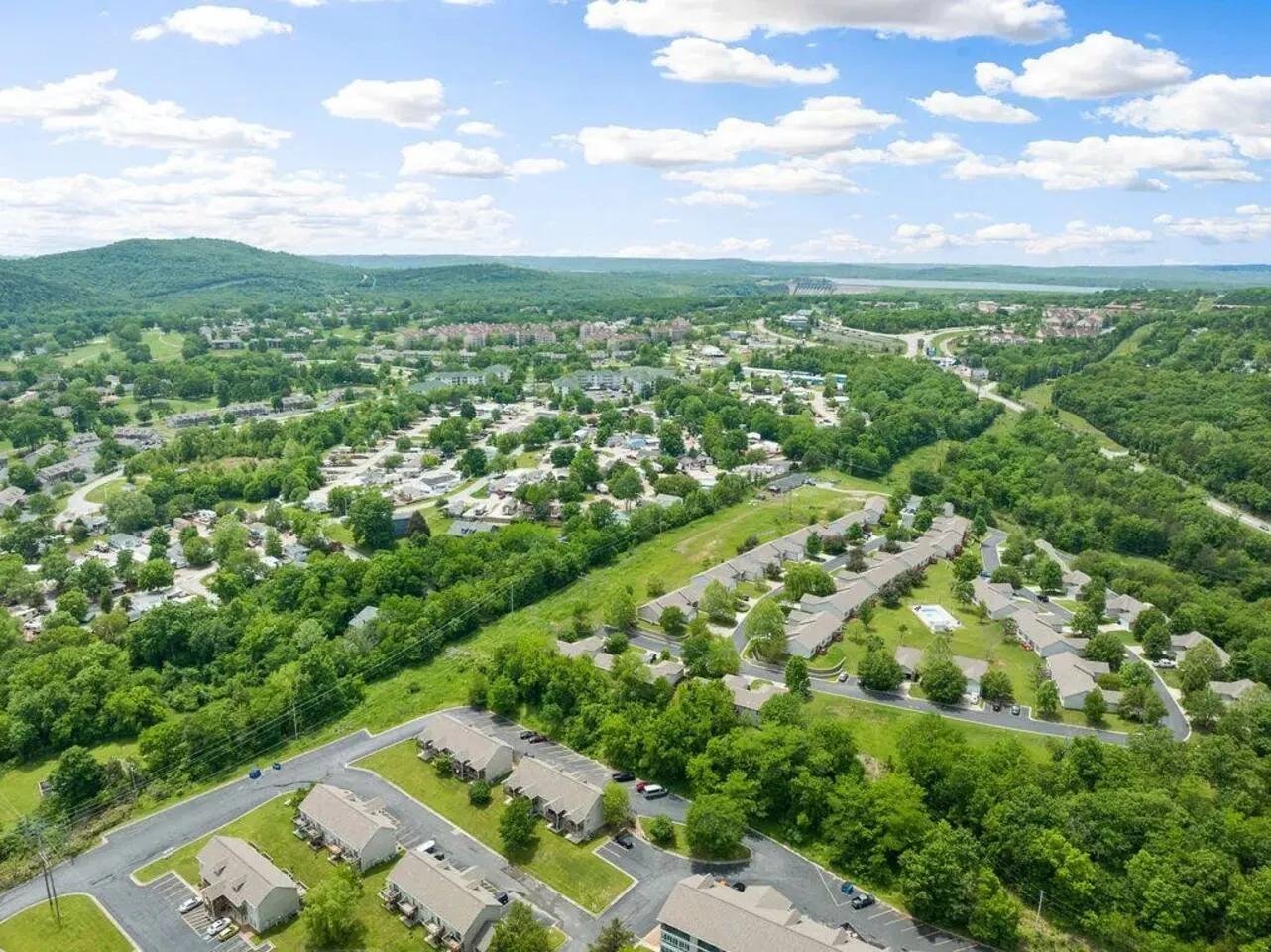 Come to the lake! Branson Condo, Marina, Fishing! 11