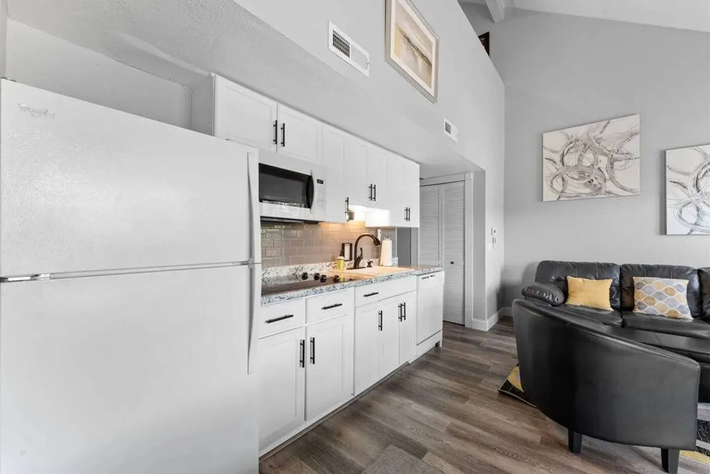 Come to the lake! Branson Condo, Marina, Fishing! 5