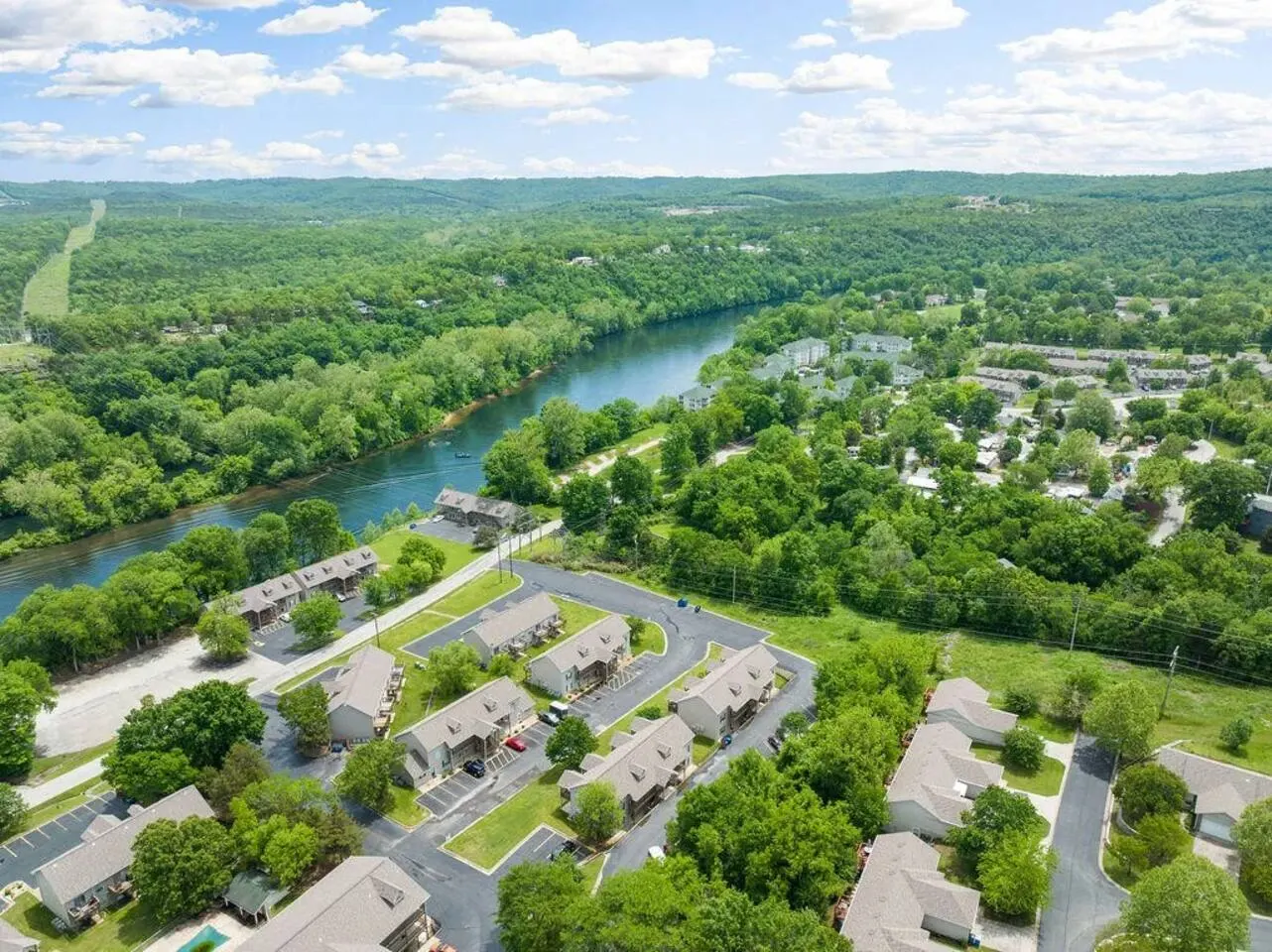 Come to the lake! Branson Condo, Marina, Fishing! 7