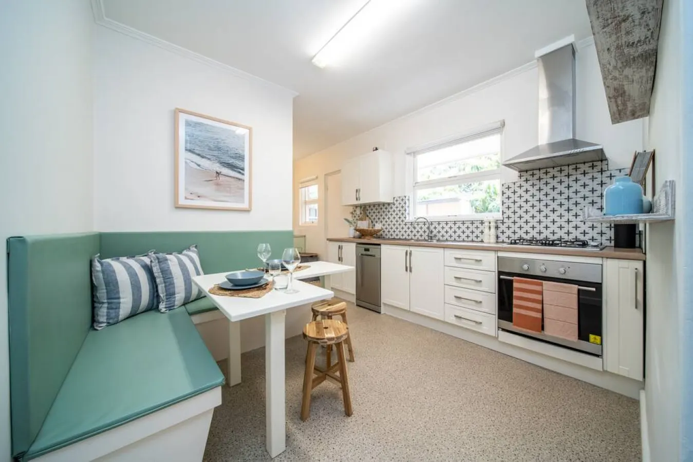 Surfs Up @ Somerton Park: Coastal Courtyard Stay — photo 2