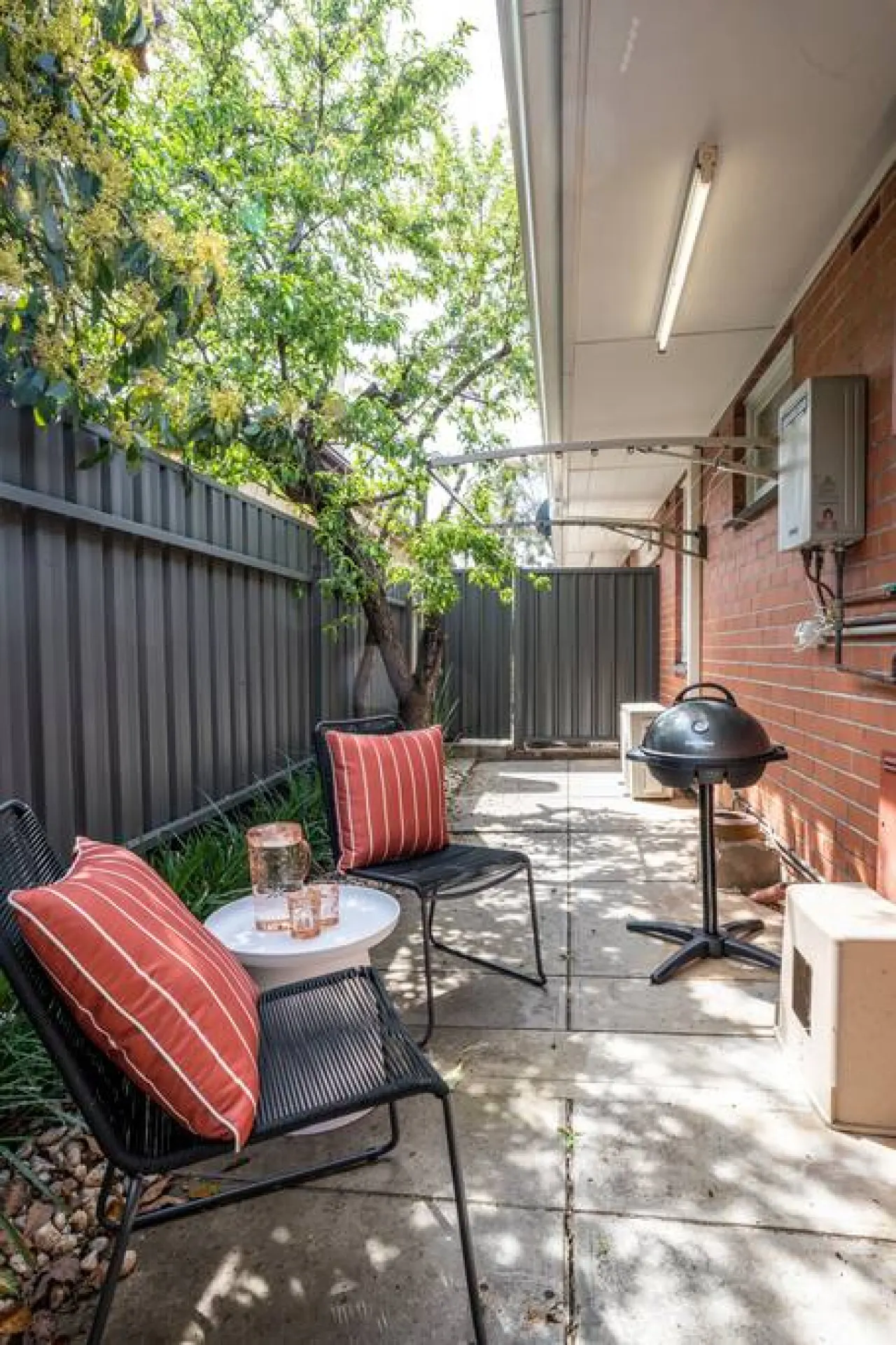 Surfs Up @ Somerton Park: Coastal Courtyard Stay — photo 4