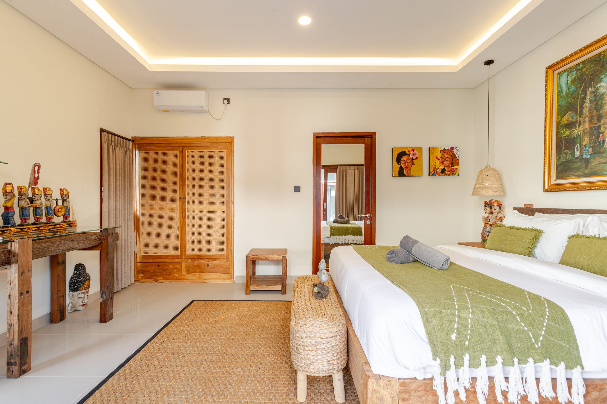 The Lange 2, New Villa Near Seminyak Beach 40