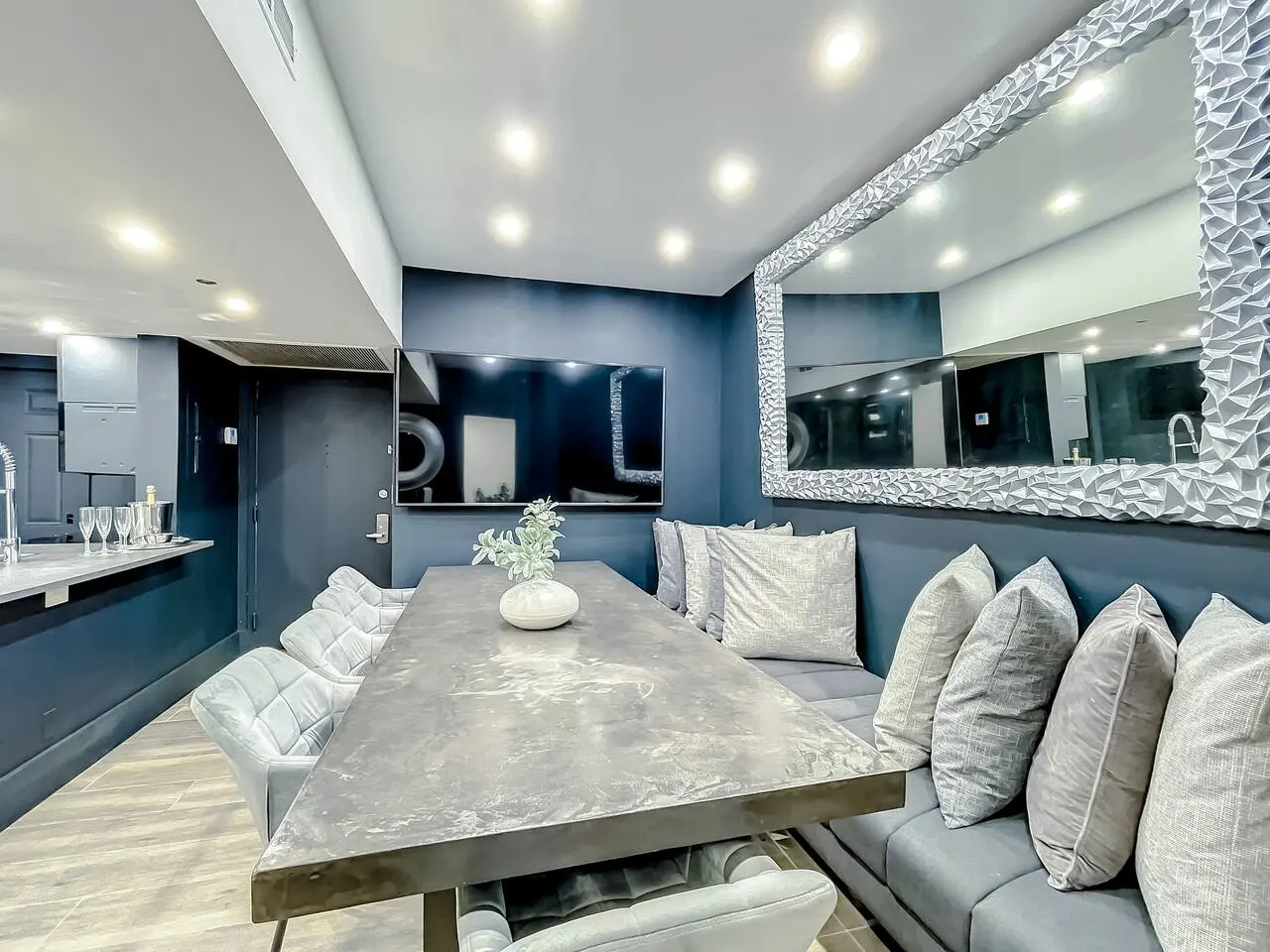 SoBe Oceanfront 3 Room Ocean Drive 13