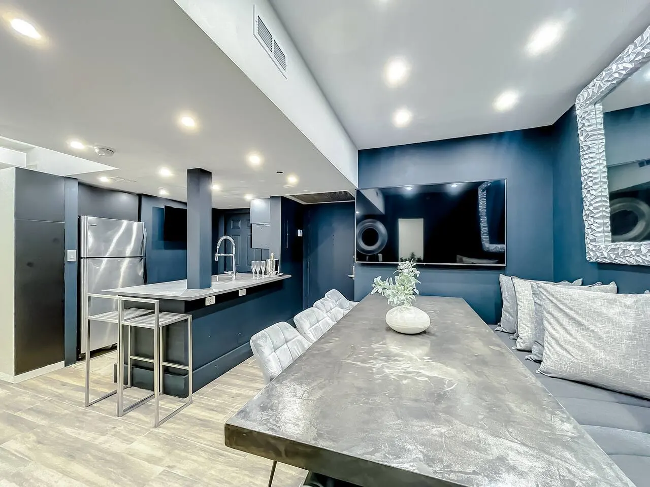 SoBe Oceanfront 3 Room Ocean Drive 14