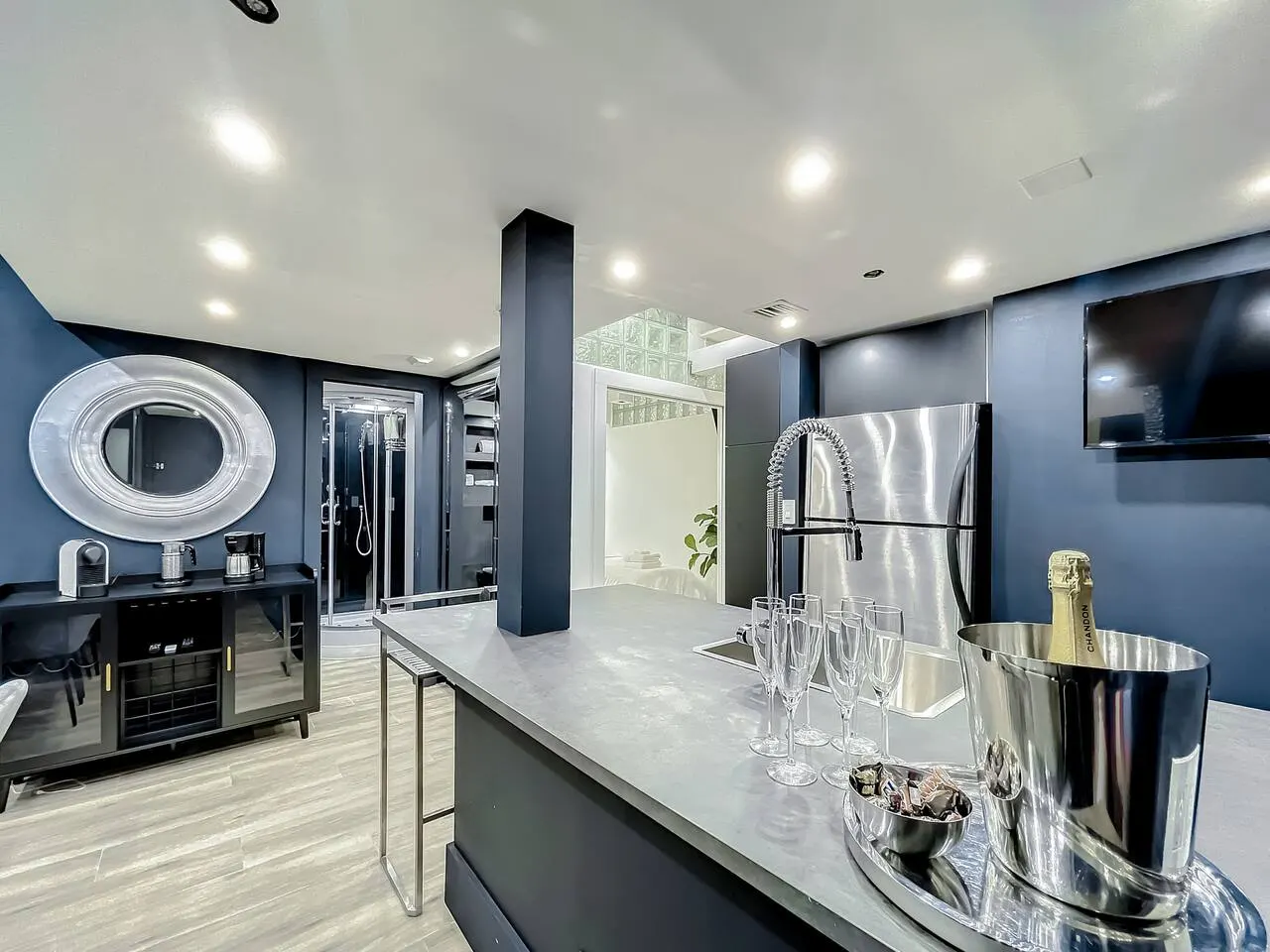 SoBe Oceanfront 3 Room Ocean Drive 15