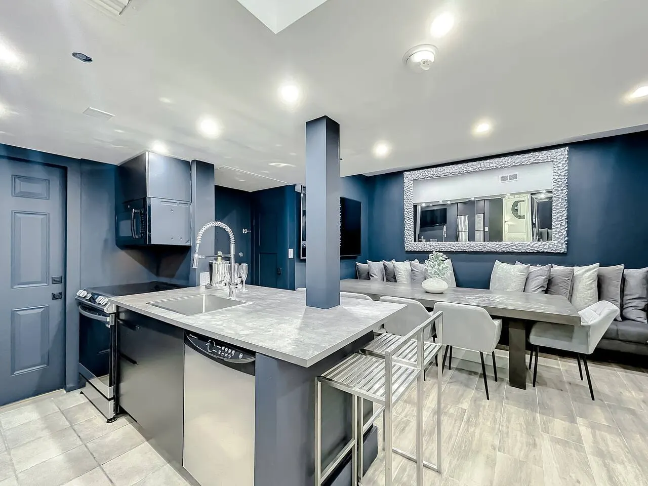 SoBe Oceanfront 3 Room Ocean Drive 16