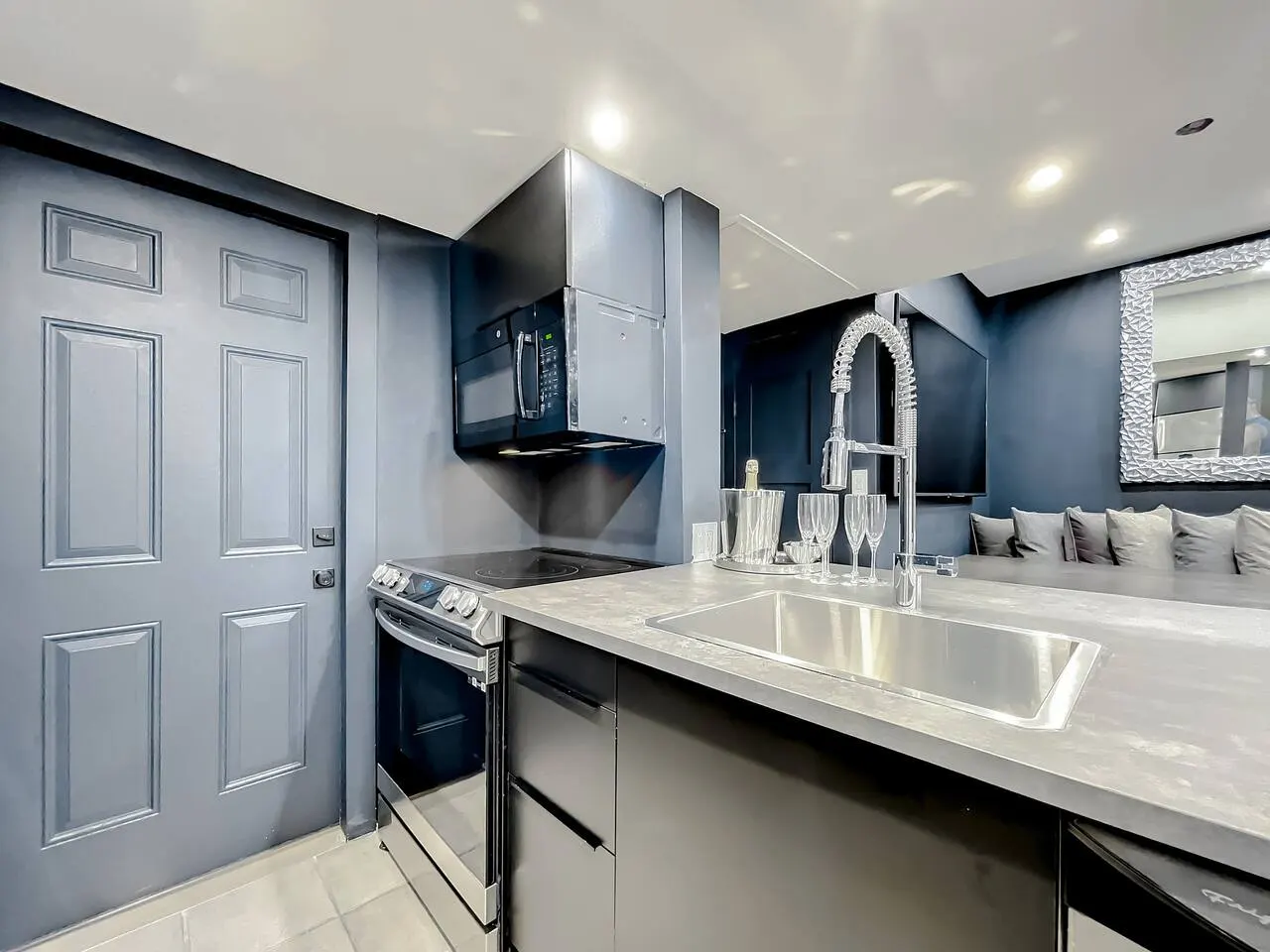 SoBe Oceanfront 3 Room Ocean Drive 17